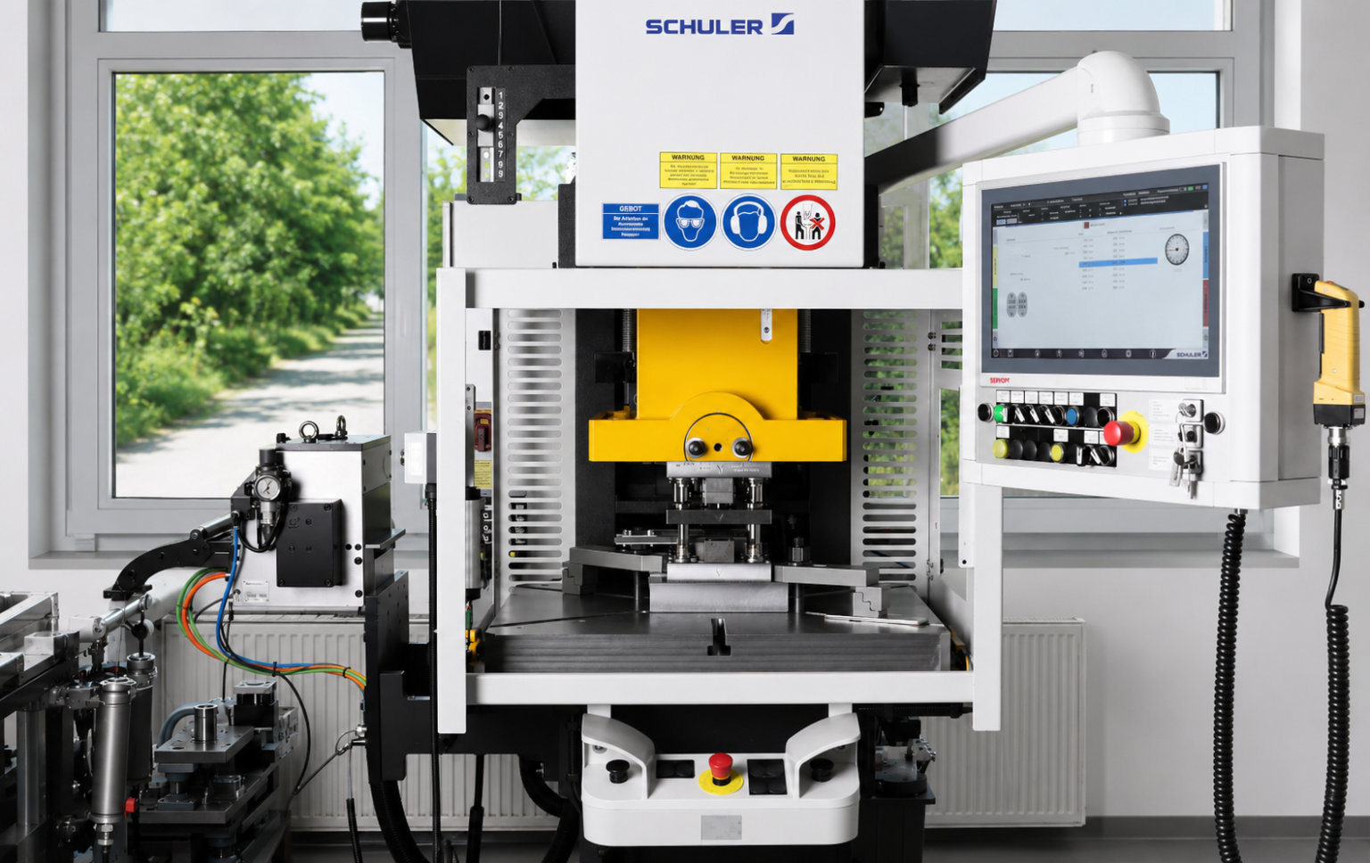SCHULER CFL 63 Stanzautomat in der Metallbearbeitung