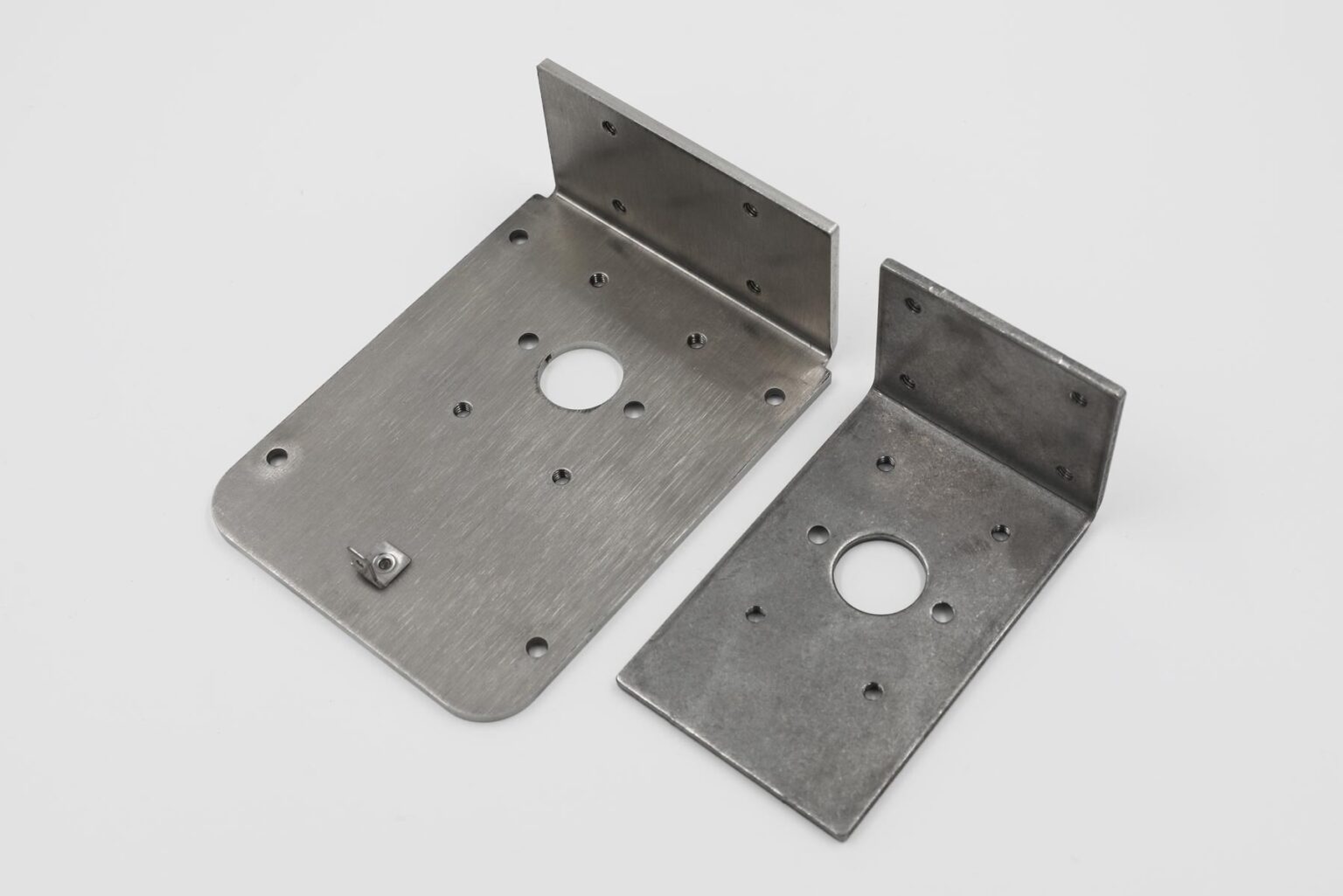 CNC-Abkanten kundenspezifischer Stanzbiegeteile bei IV Metall