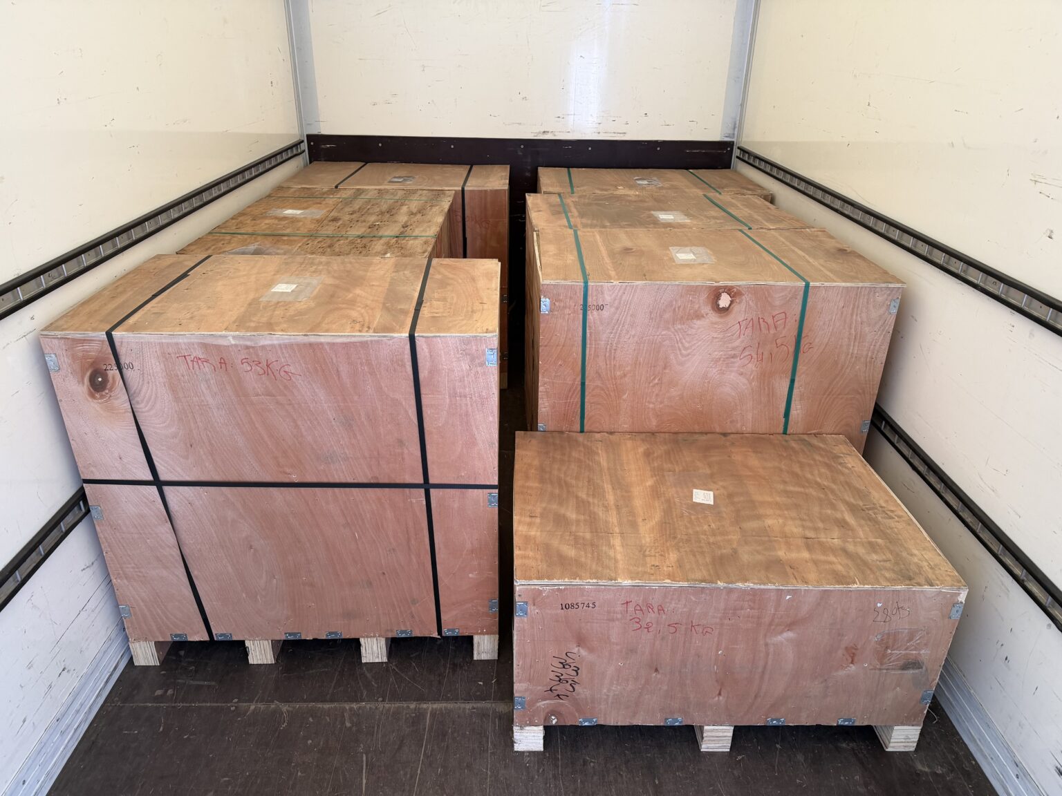 Transportgerecht verpackte Druckfedern von IV Metall für die Verschiffung zu einem Maschinenbauprojekt in China
